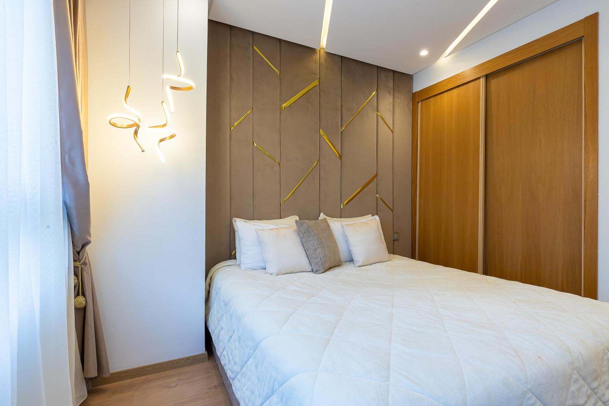 Pool View Stylish 3br, 2ba Apartment, 5-min To & Tgv *