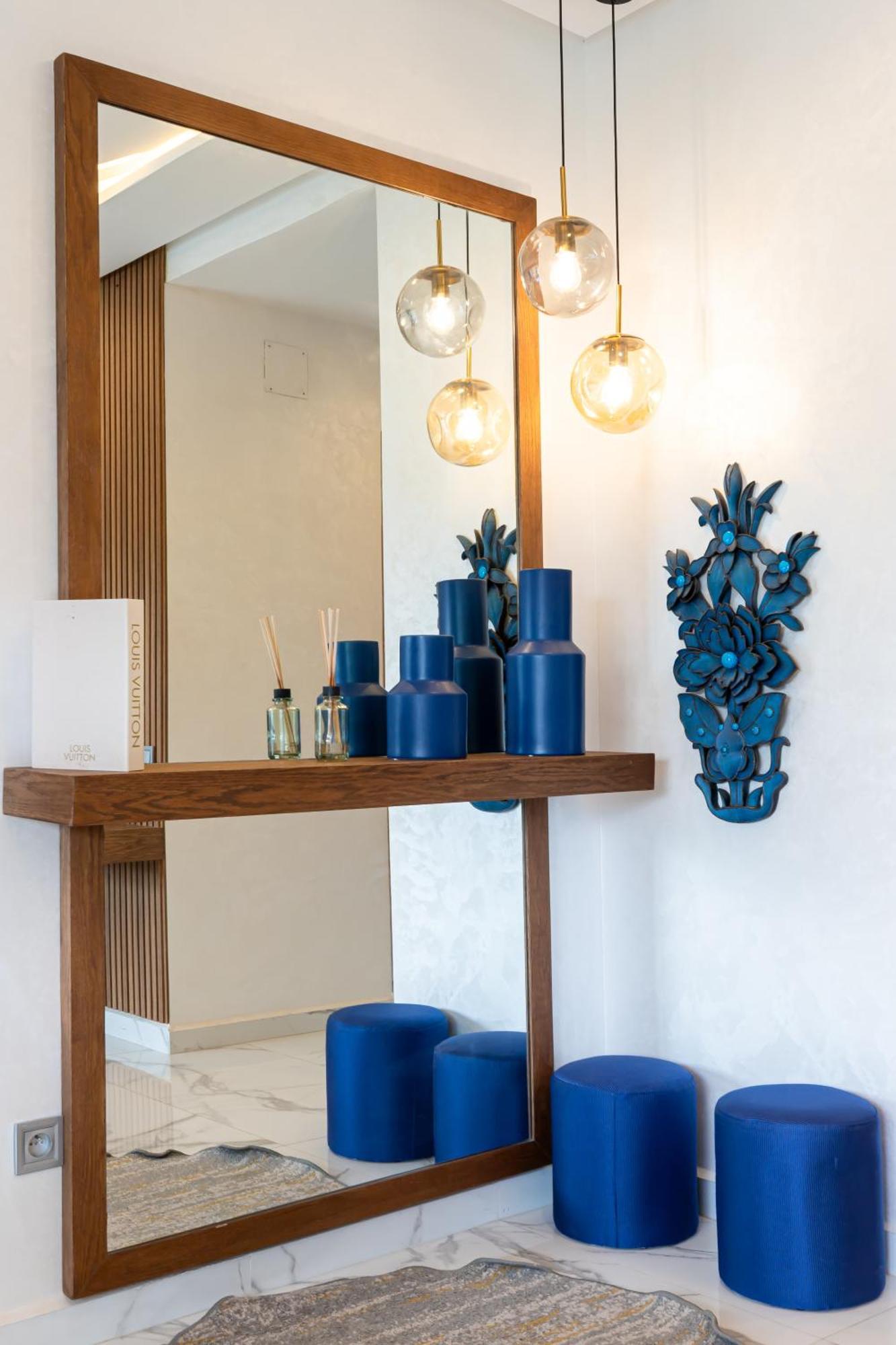 Pool View Stylish 3br, 2ba Apartment, 5-min To & Tgv *